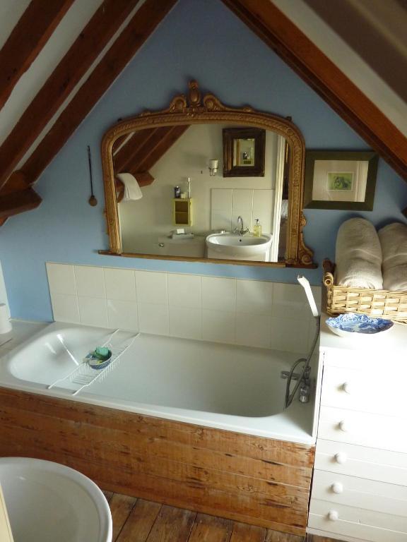 St Benedicts Byre B&B Crowhurst  Room photo